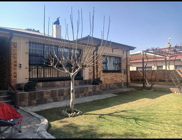 3 BEDROOM FREEHOLD FOR SALE IN NORTHMEAD